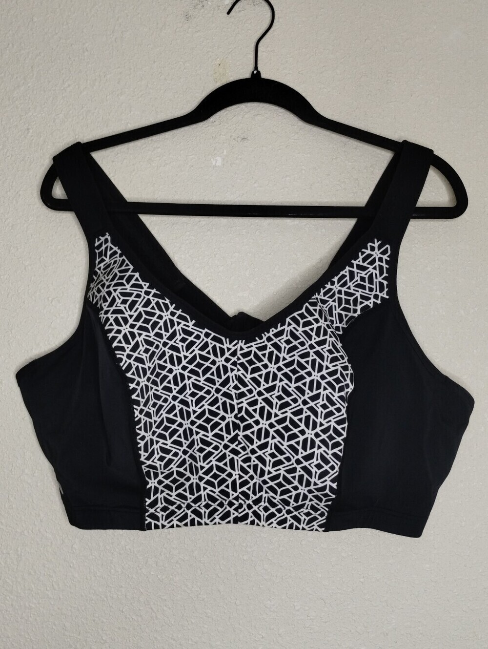 Livi Active Molded Underwire Sports Bra Black White Logo Pattern Size 46DD